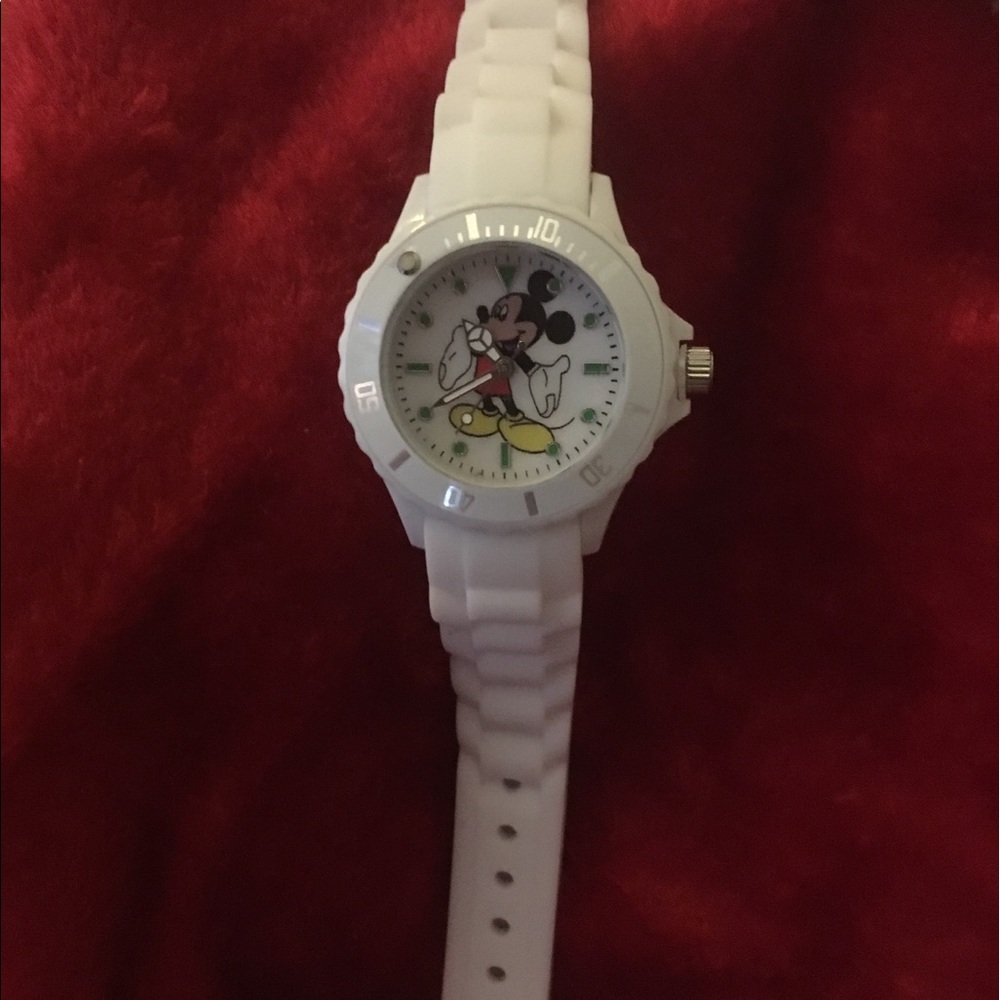 🎁Small face chronograph style watch/white